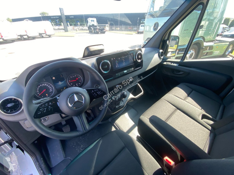 Autoutilitară Mercedes Furgone Traz. Post