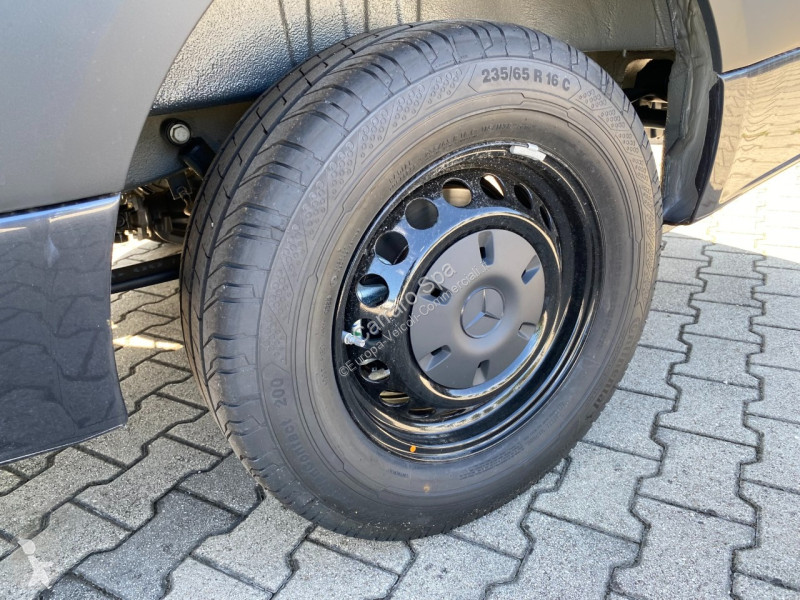 Autoutilitară Mercedes Furgone Traz. Post