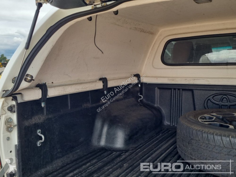Véhicule utilitaire Toyota Hilux Invincible