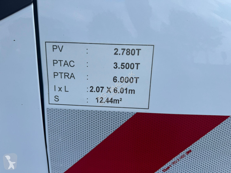 Užitkové vozidlo Renault Hoogwerker 618 working...