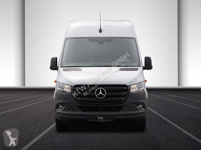 Véhicule utilitaire Mercedes 317 CDI...