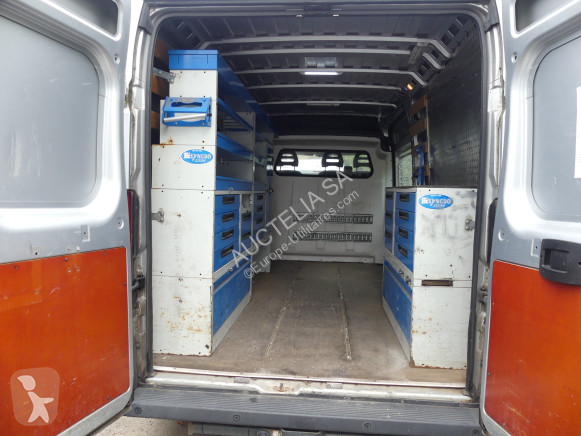 Véhicule utilitaire Peugeot
