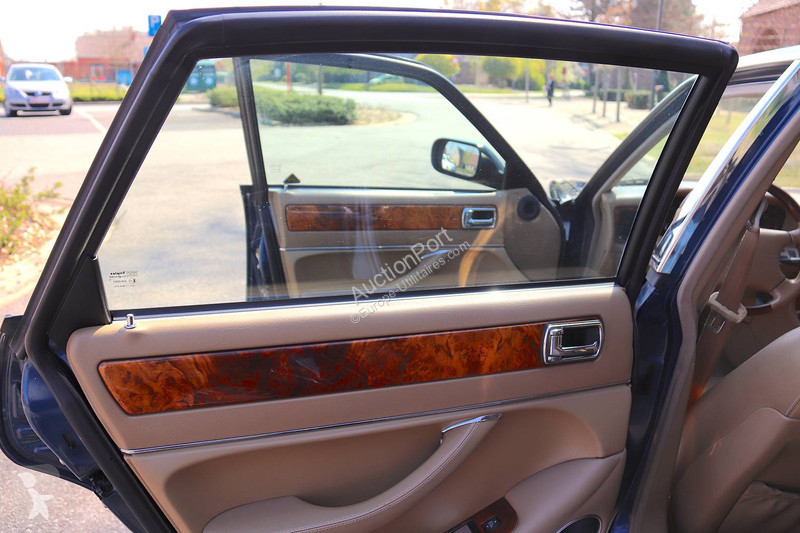 Véhicule utilitaire Jaguar Sovereign 4.0