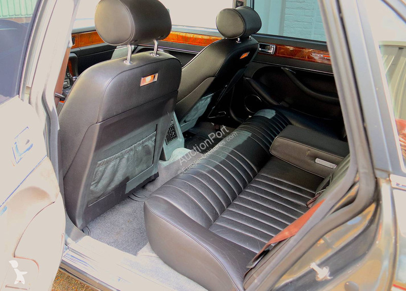 Véhicule utilitaire Jaguar XJ-12