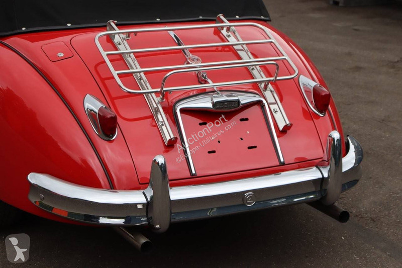 Véhicule utilitaire Jaguar 150 DHC