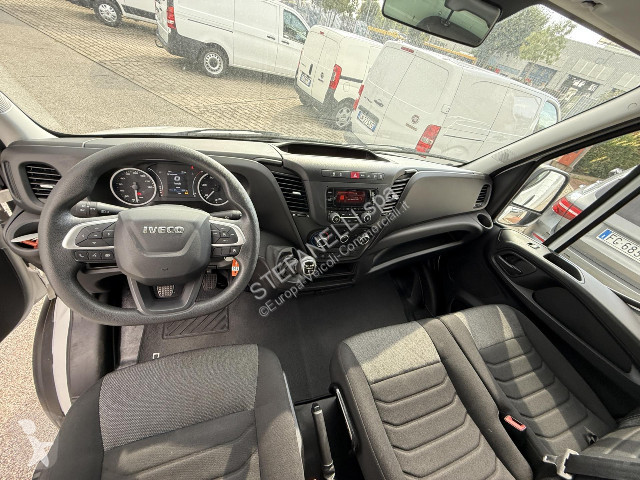 Veículo utilitário Iveco DAILY 35C14H BOX + SPONDA