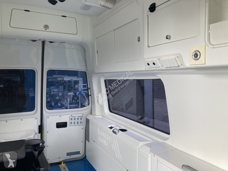 Volkswagen Ambulance T6 Transporter