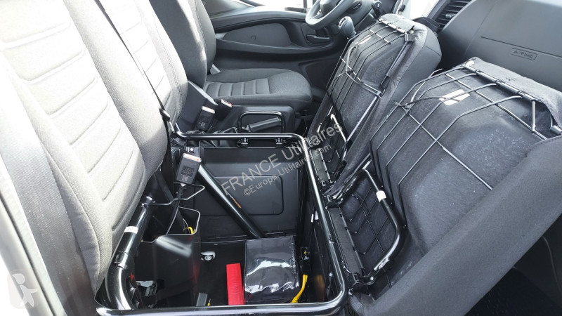 Véhicule utilitaire Iveco DAILY 35S FG 7 PLACES...