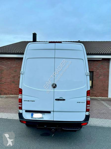 Samochód dostawczy Mercedes