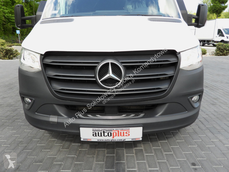 عربة نفعية Mercedes 230 LF