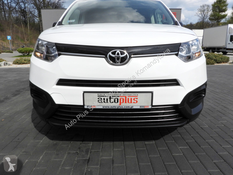 عربة نفعية Toyota CITY