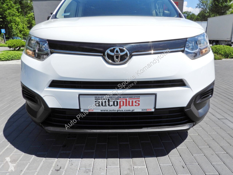 عربة نفعية Toyota CITY