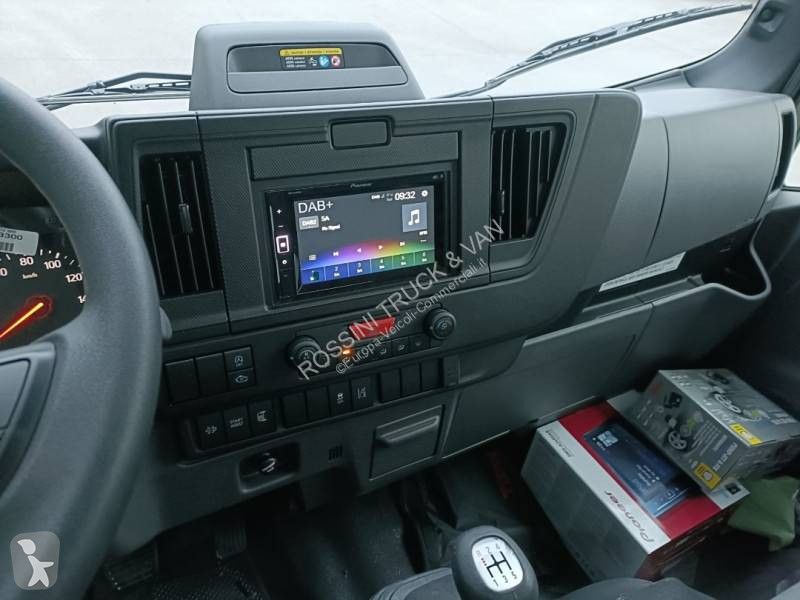 Samochód dostawczy Isuzu