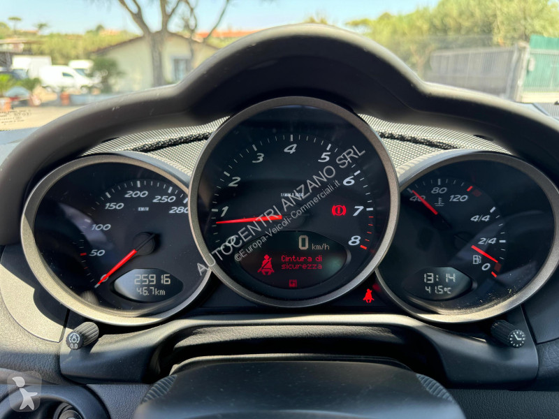 Samochód dostawczy Porsche Cayman Coupe