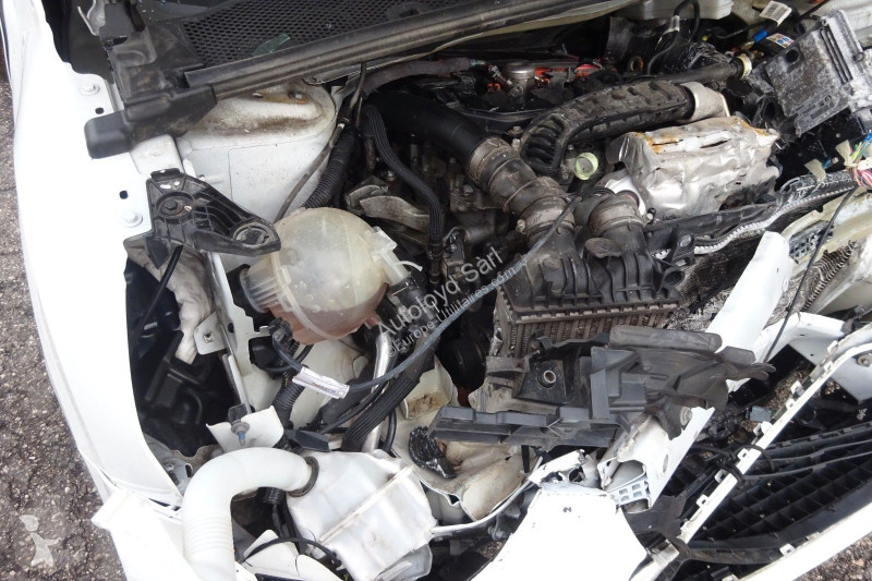 عربة نفعية Peugeot 1,2 PURETECH 100