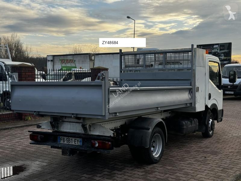 Samochód dostawczy Nissan