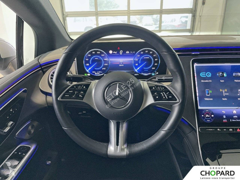 عربة نفعية Mercedes EQE 300