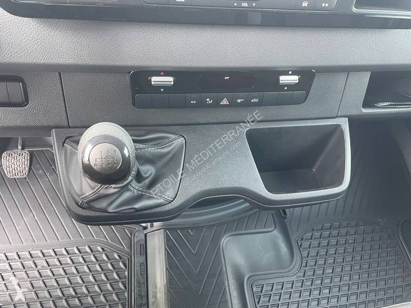 Samochód dostawczy Mercedes