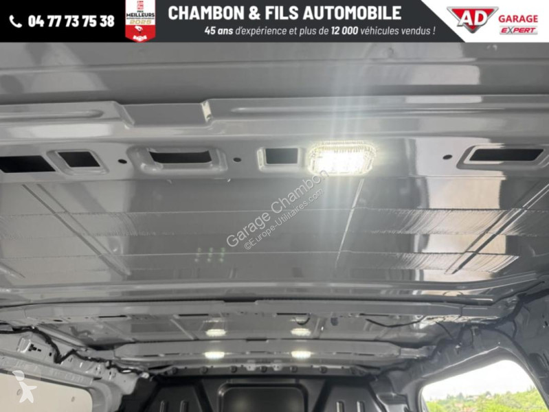 Samochód dostawczy Ford FOURGON 320 L1H1 2.0...