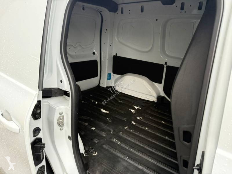 Véhicule utilitaire Nissan