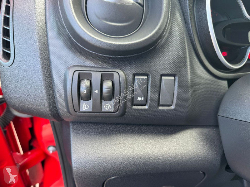 عربة نفعية Nissan L1H1 2.0 DCI 120 VISIA