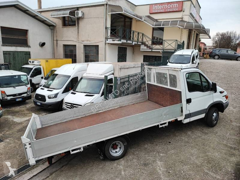 عربة نفعية Iveco