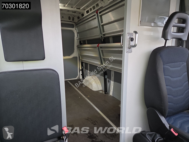 Furgoneta Iveco 35S12 L2H2 - Capacidad de...
