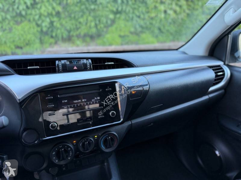 عربة نفعية Toyota