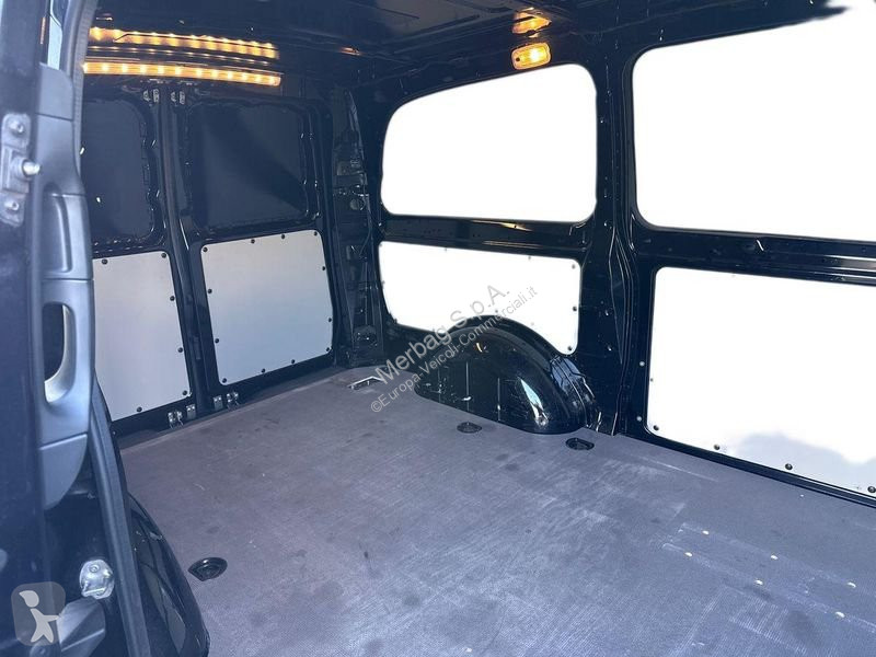 Veicolo commerciale Mercedes 114 Furgone Long