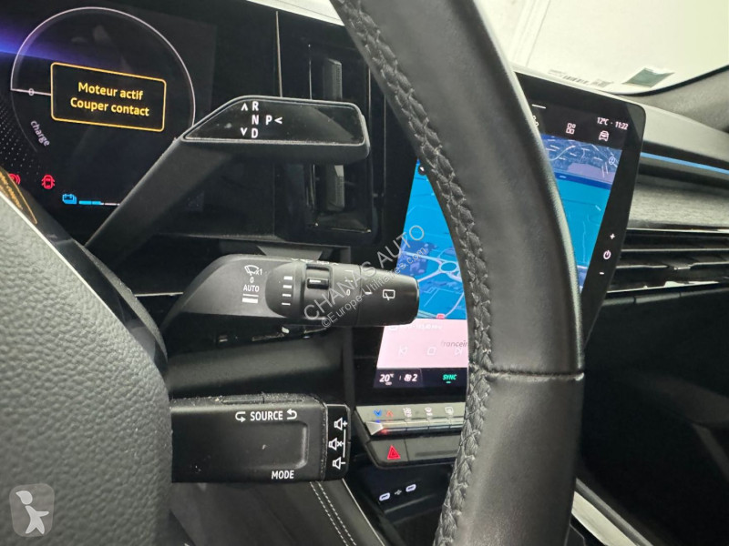 Véhicule utilitaire Renault 1.2 E-Tech 200 HEV...