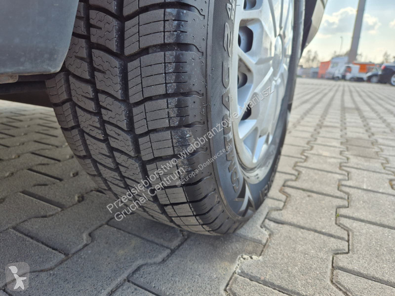 Лекотоварен автомобил Ford Transit 2.2 / L3H2 /...