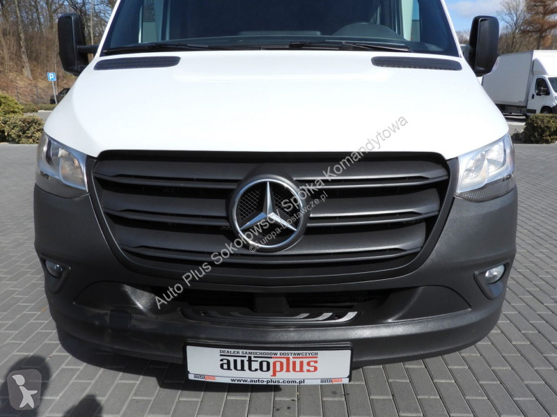 Autoutilitară Mercedes 23RANSIT