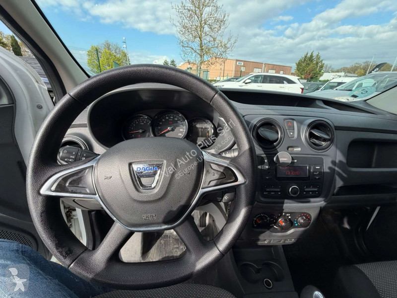 Samochód dostawczy Dacia