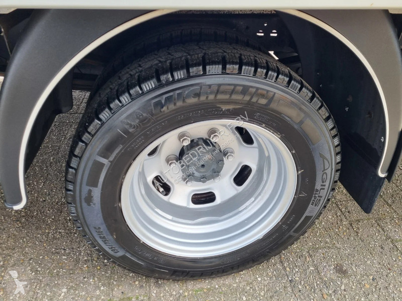 Samochód dostawczy Iveco 40C18 3.0D Koffer GVW...
