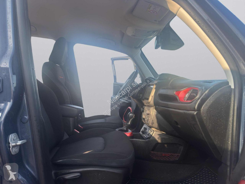 عربة نفعية Jeep