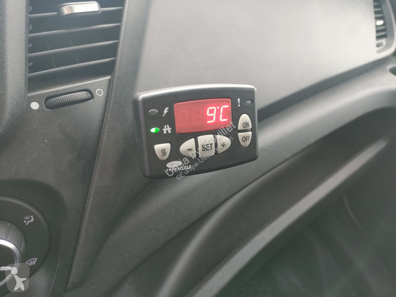 Véhicule utilitaire Iveco FRIGO 12M3 160 CV...
