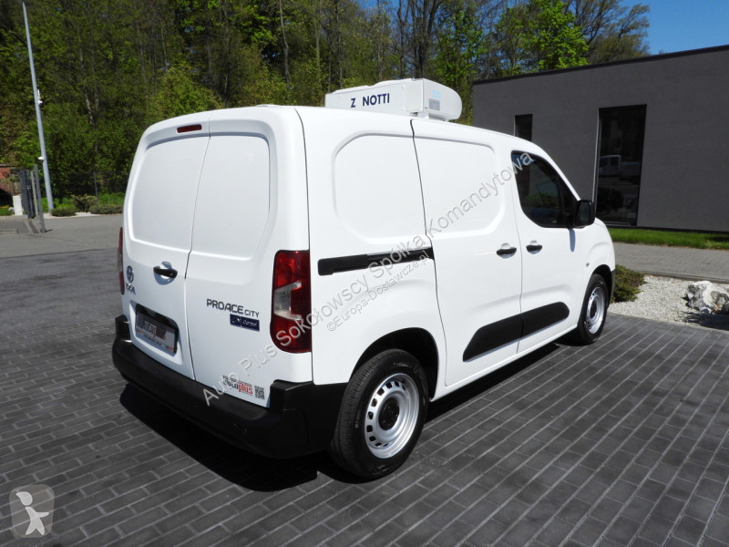 Véhicule utilitaire Toyota CITY