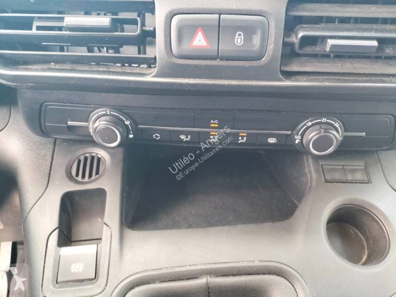 عربة نفعية Toyota
