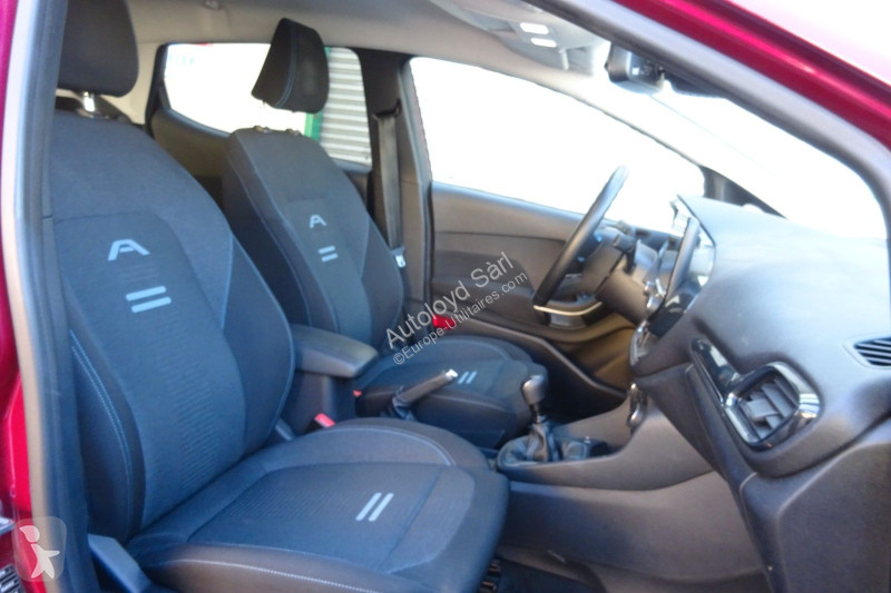 Véhicule utilitaire Ford FIESTA 1,0 I 95