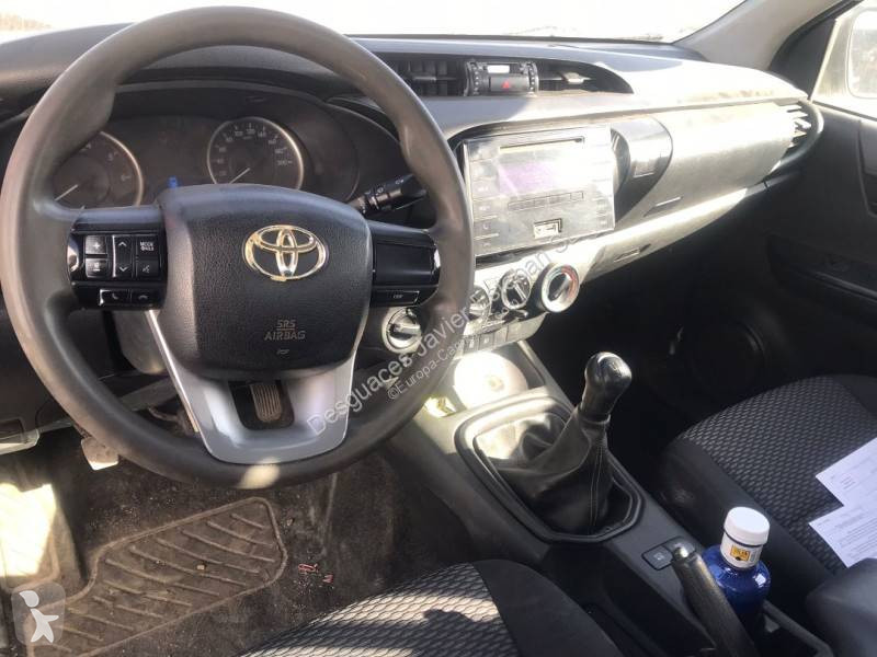 عربة نفعية Toyota
