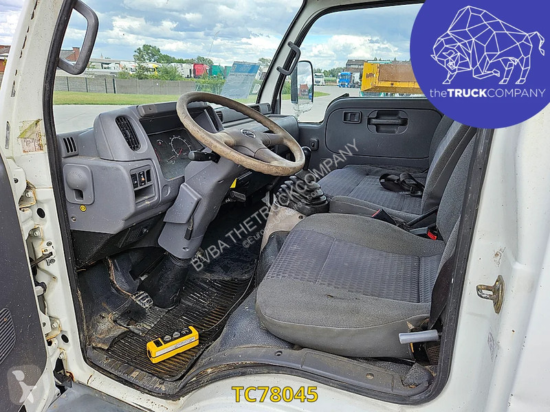 عربة نفعية Nissan 120cv dc benne