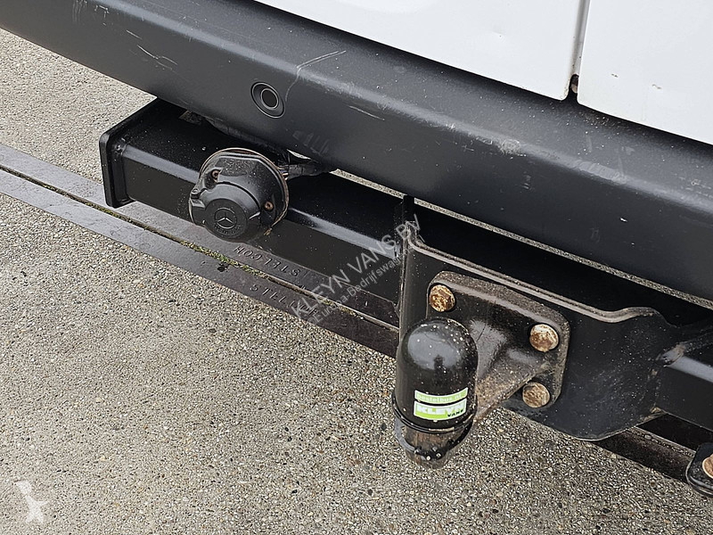 Лекотоварен автомобил Mercedes 319 L2H1 V6 LED...