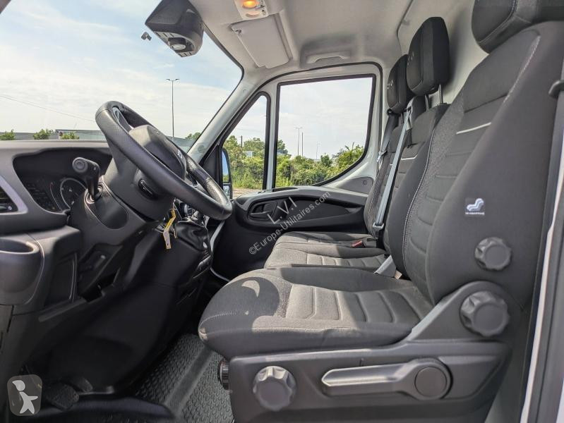 Véhicule utilitaire Iveco 35S Fg 35S14 2.3 V12...