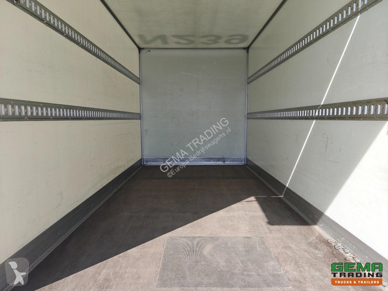 Furgoneta Renault 4x2 Day Cab (3 Persons)...