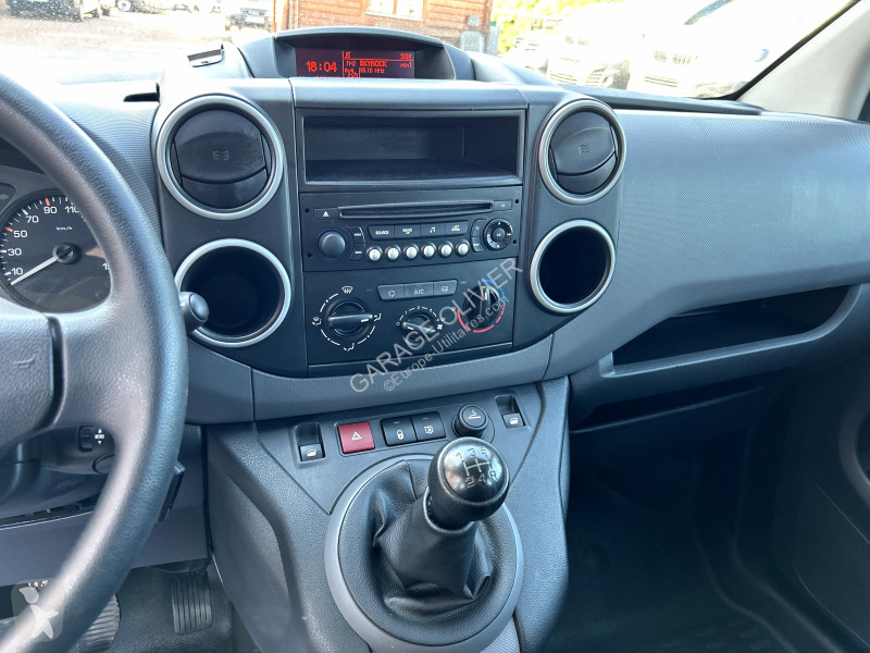 Véhicule utilitaire Peugeot Long Cabine...
