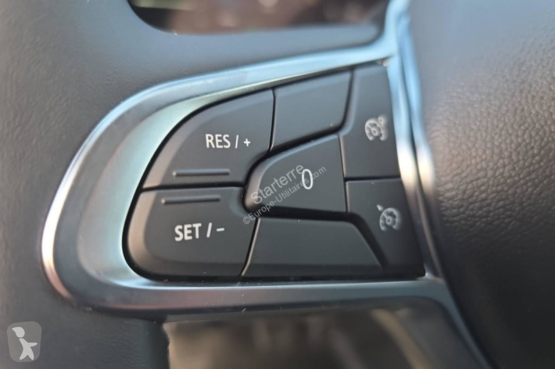 Véhicule utilitaire Nissan PRIASTAR FOURGON