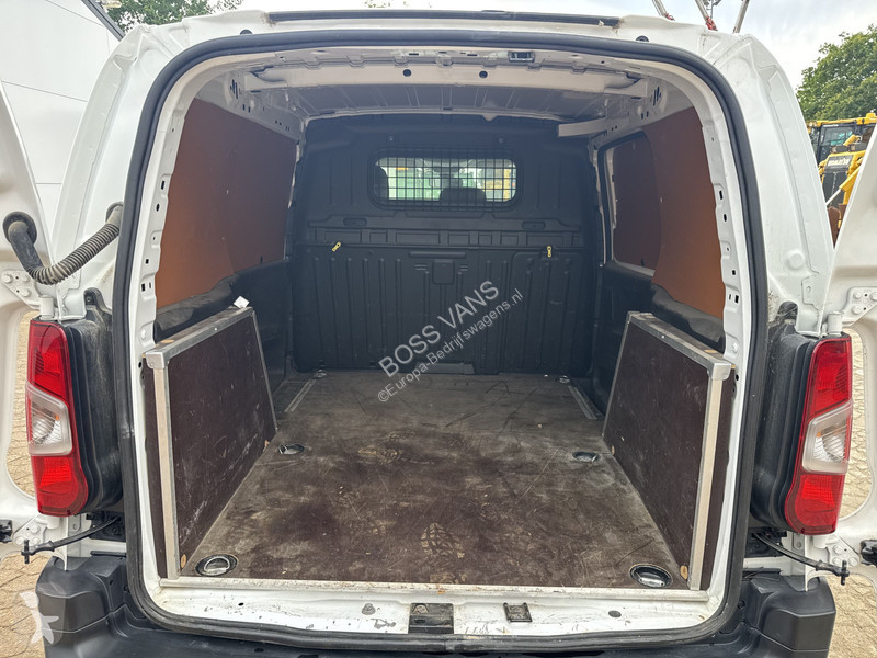 عربة نفعية Toyota 1.2T 110 PK **Benzine** L1...