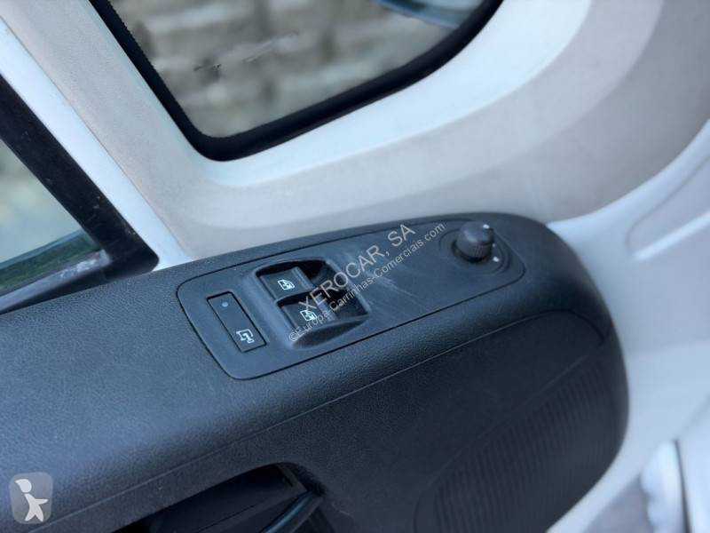 عربة نفعية Peugeot