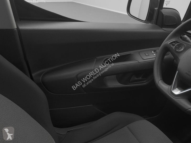 Лекотоварен автомобил Opel 110pk