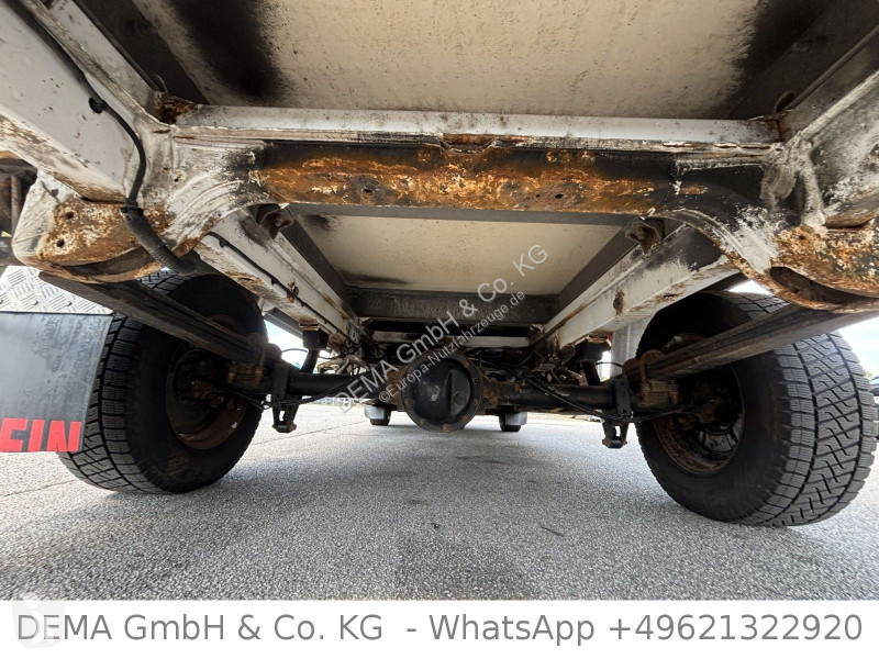 Véhicule utilitaire Mercedes...